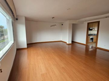 Tumbaco, Sector Gasolinera Puma, Amplio departamento de 3 dormitorios en venta