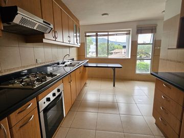 Tumbaco, Sector Gasolinera Puma, Amplio departamento de 3 dormitorios en venta