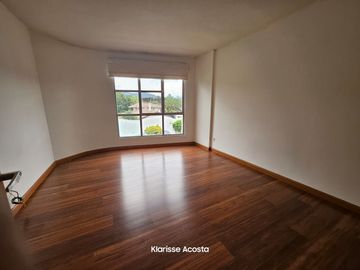 Tumbaco, Sector Gasolinera Puma, Amplio departamento de 3 dormitorios en venta
