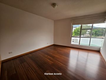 Tumbaco, Sector Gasolinera Puma, Amplio departamento de 3 dormitorios en venta