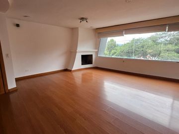 Tumbaco, Sector Gasolinera Puma, Amplio departamento de 3 dormitorios en venta