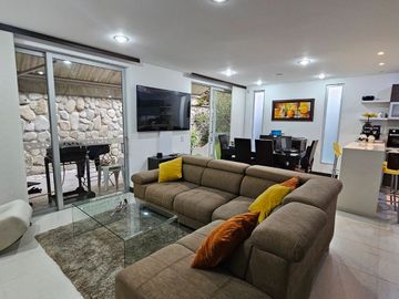 VENDO CASA PRECIOSA EN CONJUNTO CERRADO EN LA FLORIDA, MANIZALE,  DE 137M2 MAS DECK Y ZONA VERDE.