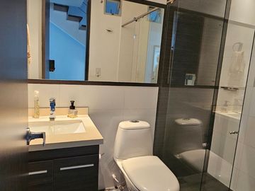 VENDO CASA PRECIOSA EN CONJUNTO CERRADO EN LA FLORIDA, MANIZALE,  DE 137M2 MAS DECK Y ZONA VERDE.