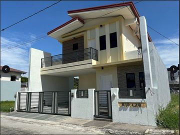 Bnew House and Lot in the Park Place Imus Cavite