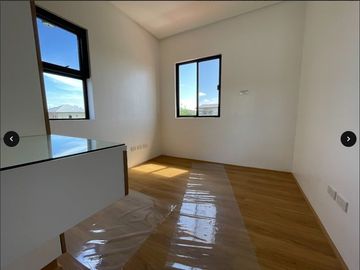 Bnew House and Lot in the Park Place Imus Cavite
