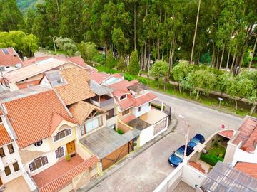 En Venta Casa en el Sector Río Sol Avenida Pumapungo
