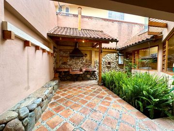 En Venta Casa en el Sector Río Sol Avenida Pumapungo
