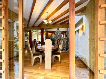 En Venta Casa en el Sector Río Sol Avenida Pumapungo