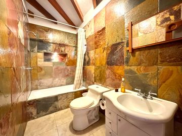 En Venta Casa en el Sector Río Sol Avenida Pumapungo