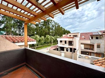 En Venta Casa en el Sector Río Sol Avenida Pumapungo