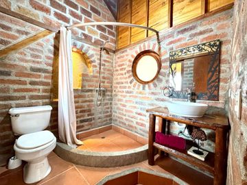 En Venta Casa en el Sector Río Sol Avenida Pumapungo