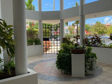 VENTA PH REMODELADO CANCUN SM 15