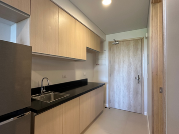 FOR SALE STUDIO CONDO WITH PARKING AT VIENTO TOWER 2 CERCA ALABANG