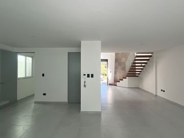 CASA EN VENTA EN EL RESIDECIAL LA CIMA $4,700,000