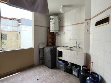 VENDO DPTO. EN SAN BORJA, amplios dormitorios, frente parque