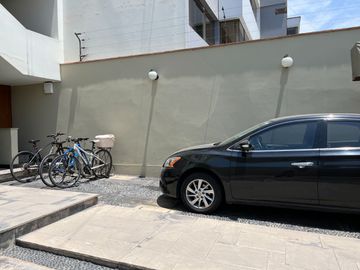 VENDO DPTO. EN SAN BORJA, amplios dormitorios, frente parque