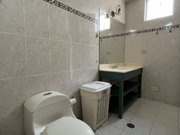 VENDO DPTO. EN SAN BORJA, amplios dormitorios, frente parque