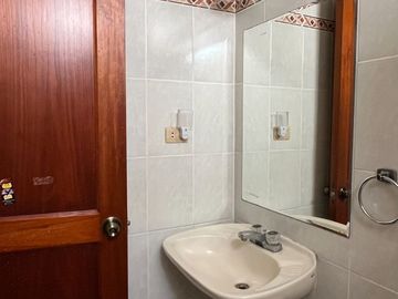 VENDO DPTO. EN SAN BORJA, amplios dormitorios, frente parque