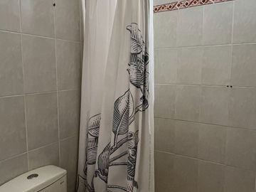 VENDO DPTO. EN SAN BORJA, amplios dormitorios, frente parque
