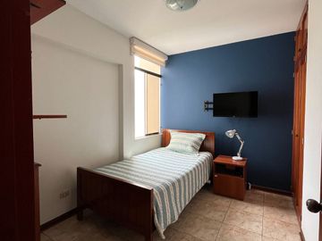 VENDO DPTO. EN SAN BORJA, amplios dormitorios, frente parque