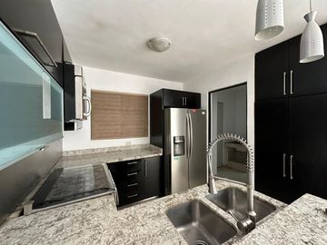 CASA EN VENTA EN APODACA, NUEVO LEON, ZONA LOS ARRECIFES, ALTA PLUSVALIA, SUPER UBICADA, MUY CERCA DE AV. ISIDRO SEPULVEDA