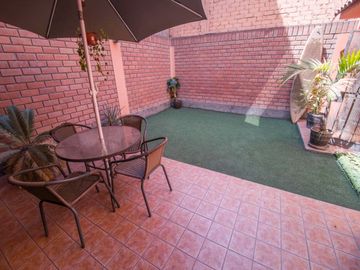 En venta linda y bien distribuida casa de 3 pisos en Monte Ebano en Surco
