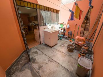 En venta linda y bien distribuida casa de 3 pisos en Monte Ebano en Surco