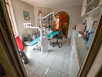 En venta linda y bien distribuida casa de 3 pisos en Monte Ebano en Surco
