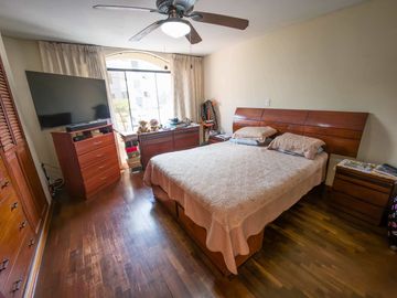 En venta linda y bien distribuida casa de 3 pisos en Monte Ebano en Surco