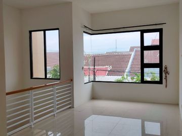 JUAL RUMAH MINIMALIS 2 LANTAI TERAWAT  DI TAMAN KOPO KATAPANG
