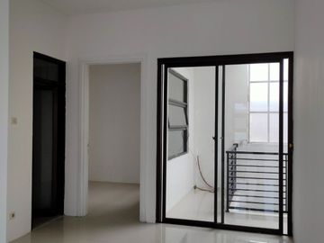 JUAL RUMAH MINIMALIS 2 LANTAI TERAWAT  DI TAMAN KOPO KATAPANG