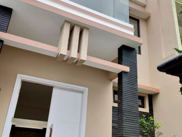 JUAL RUMAH MINIMALIS 2 LANTAI TERAWAT  DI TAMAN KOPO KATAPANG