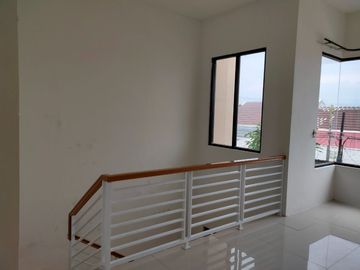 JUAL RUMAH MINIMALIS 2 LANTAI TERAWAT  DI TAMAN KOPO KATAPANG
