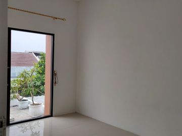 JUAL RUMAH MINIMALIS 2 LANTAI TERAWAT  DI TAMAN KOPO KATAPANG