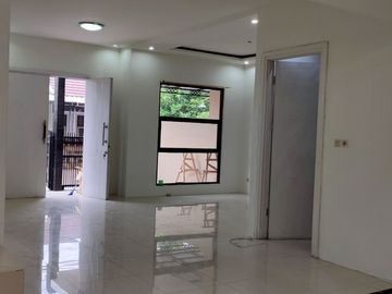 JUAL RUMAH MINIMALIS 2 LANTAI TERAWAT  DI TAMAN KOPO KATAPANG