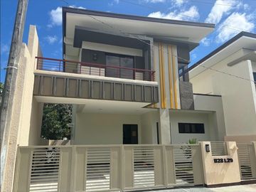 Bnew House and Lot in the Park Place Imus Cavite