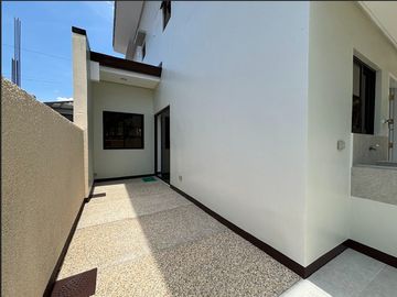 Bnew House and Lot in the Park Place Imus Cavite
