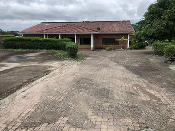 Hermosa QUINTA en Santa Isabel, Abdon Calderon (La Unión), Santa Isabel, Azuay A LA POCOS METROS DE LA ENTRADA A LA UNION