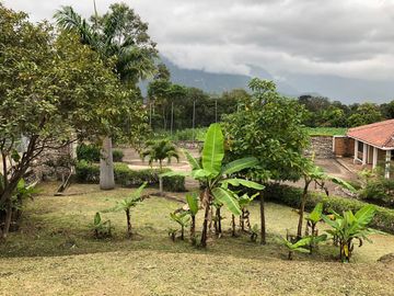 Hermosa QUINTA en Santa Isabel, Abdon Calderon (La Unión), Santa Isabel, Azuay A LA POCOS METROS DE LA ENTRADA A LA UNION