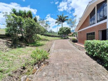 Hermosa QUINTA en Santa Isabel, Abdon Calderon (La Unión), Santa Isabel, Azuay A LA POCOS METROS DE LA ENTRADA A LA UNION