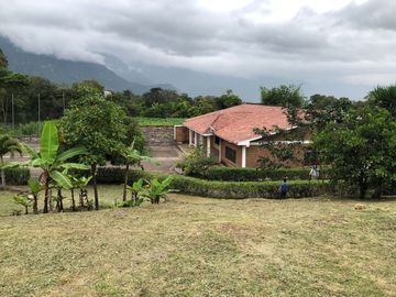 Hermosa QUINTA en Santa Isabel, Abdon Calderon (La Unión), Santa Isabel, Azuay A LA POCOS METROS DE LA ENTRADA A LA UNION