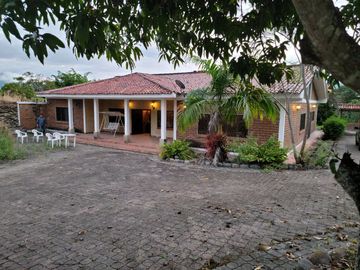 Hermosa QUINTA en Santa Isabel, Abdon Calderon (La Unión), Santa Isabel, Azuay A LA POCOS METROS DE LA ENTRADA A LA UNION