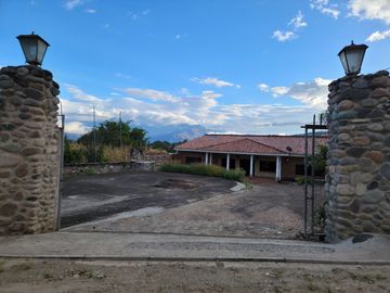 Hermosa QUINTA en Santa Isabel, Abdon Calderon (La Unión), Santa Isabel, Azuay A LA POCOS METROS DE LA ENTRADA A LA UNION