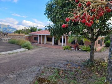 Hermosa QUINTA en Santa Isabel, Abdon Calderon (La Unión), Santa Isabel, Azuay A LA POCOS METROS DE LA ENTRADA A LA UNION