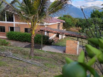 Hermosa QUINTA en Santa Isabel, Abdon Calderon (La Unión), Santa Isabel, Azuay A LA POCOS METROS DE LA ENTRADA A LA UNION