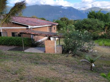 Hermosa QUINTA en Santa Isabel, Abdon Calderon (La Unión), Santa Isabel, Azuay A LA POCOS METROS DE LA ENTRADA A LA UNION