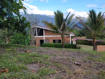 Hermosa QUINTA en Santa Isabel, Abdon Calderon (La Unión), Santa Isabel, Azuay A LA POCOS METROS DE LA ENTRADA A LA UNION