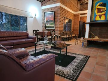 Hermosa QUINTA en Santa Isabel, Abdon Calderon (La Unión), Santa Isabel, Azuay A LA POCOS METROS DE LA ENTRADA A LA UNION