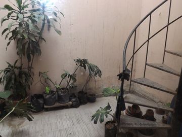 Casa venta Santiago de Surco. Frente a Parque. Amplia y segura.