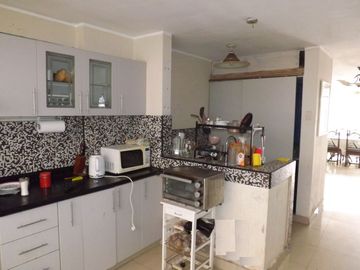 Casa venta Santiago de Surco. Frente a Parque. Amplia y segura.